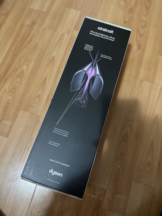 Dyson airstrait plump