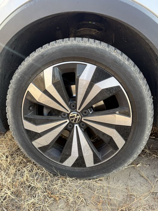 Jante Volkswagen T-Cross 2022 205/55R17 DOT: 2023 M+S
