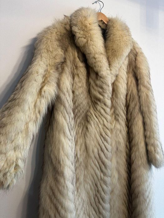 Blana de dama eleganta in stare buna