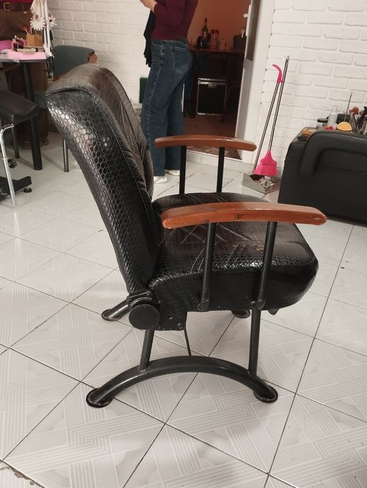 Продаю кресло! Черный цвет