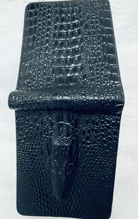 Кроколдил терісінен жасалған әмиян