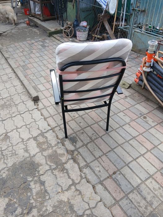 Masă  plus 4 scaune pentru foișor sau terasă