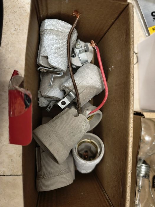 Dulii și becuri incandescente