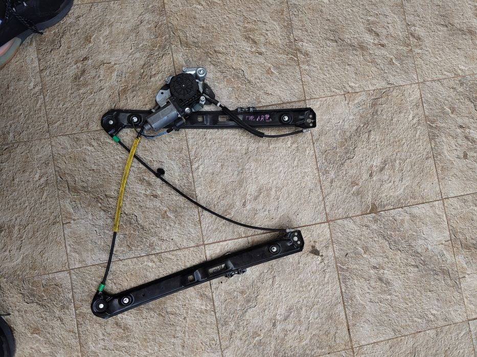 Преден ляв стъклоповдигач Бмв Е46