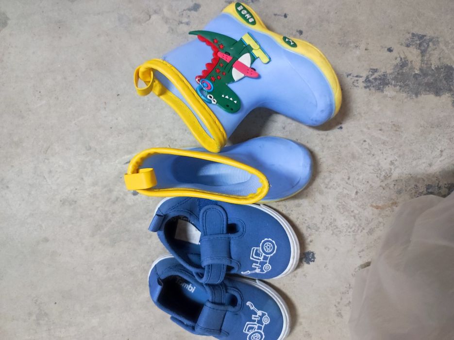 Продам детскую обувь цена договорная