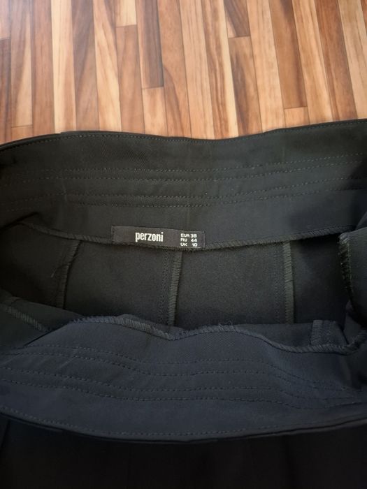 Продаю чёрную  юбку.