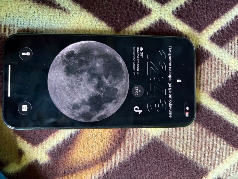 Продавам телефон iPhone 13 Pro в отлично състояние с лек дефект на камерата и батерията закупен е чисто нов