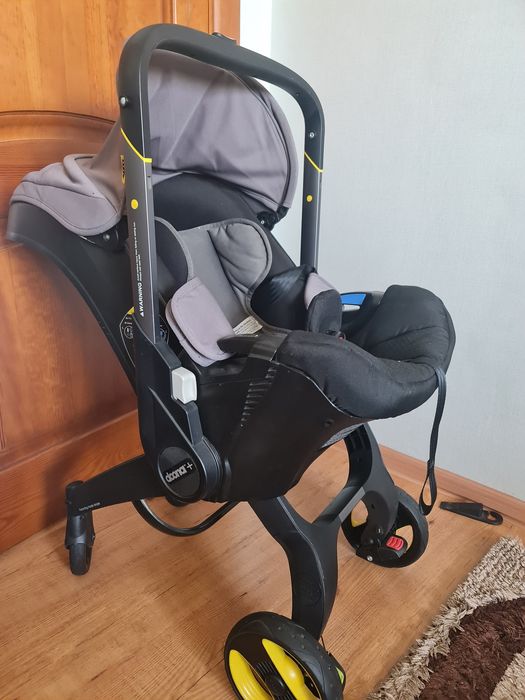 Коляска автолюлька