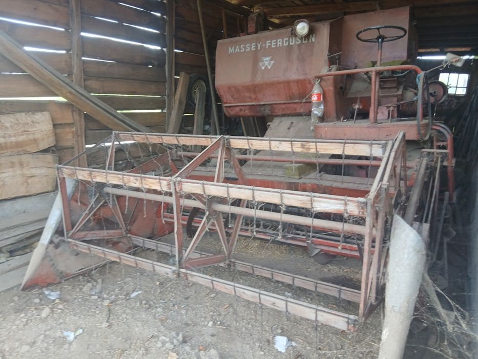 Vînd combină massey ferguson!