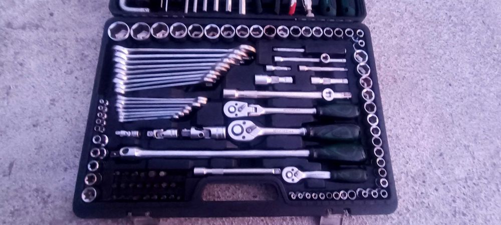 Инструмент набор (трещеточный).