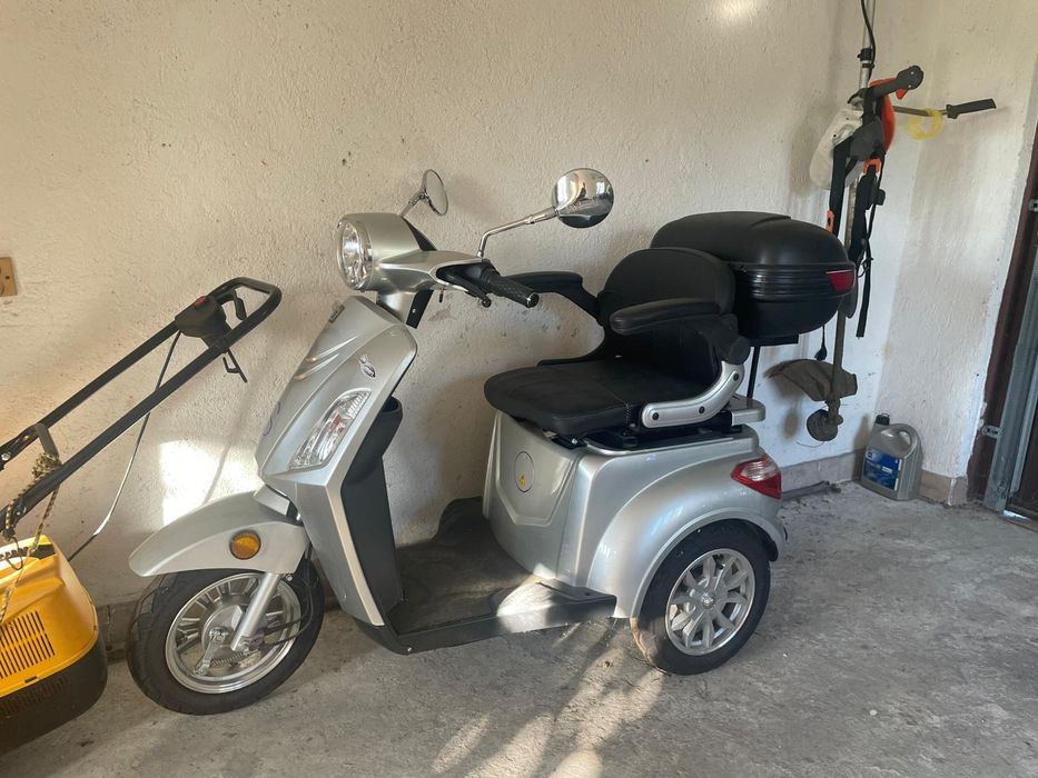 Scuter electric în stare foarte buna