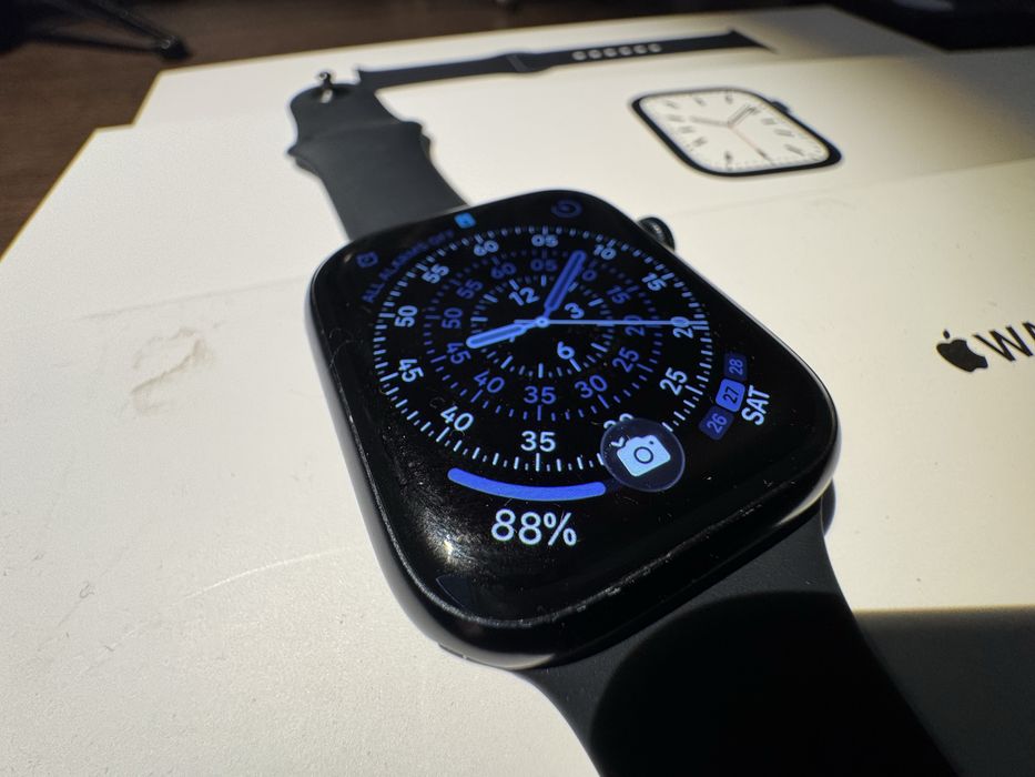Apple Watch 7 45mm + феноменални каишки