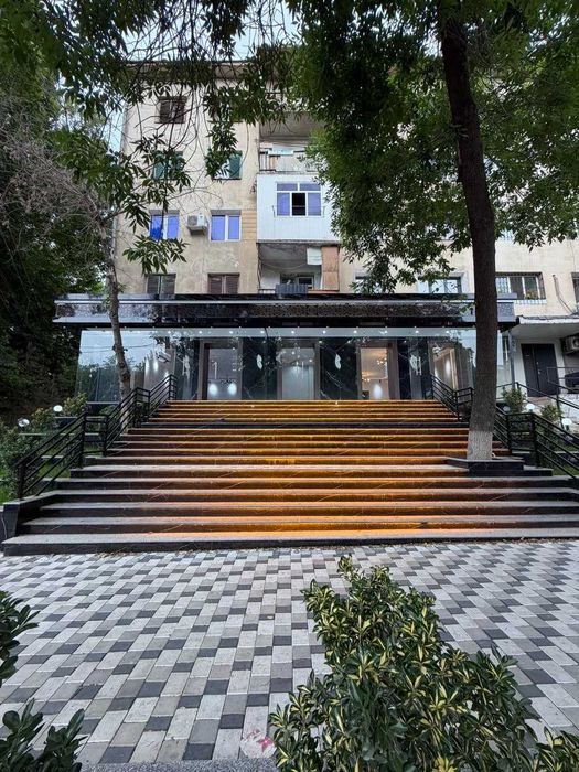 Продается помещение в Мирзо Улугбеке 78м2 с террасой 85м2