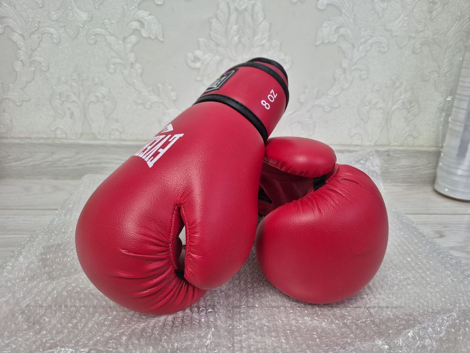 Перчатки для бокса. 6 и 9 унций. Три пары.