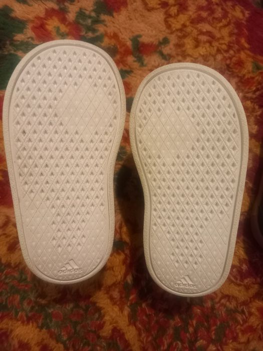 Adidași noi mărime 20
