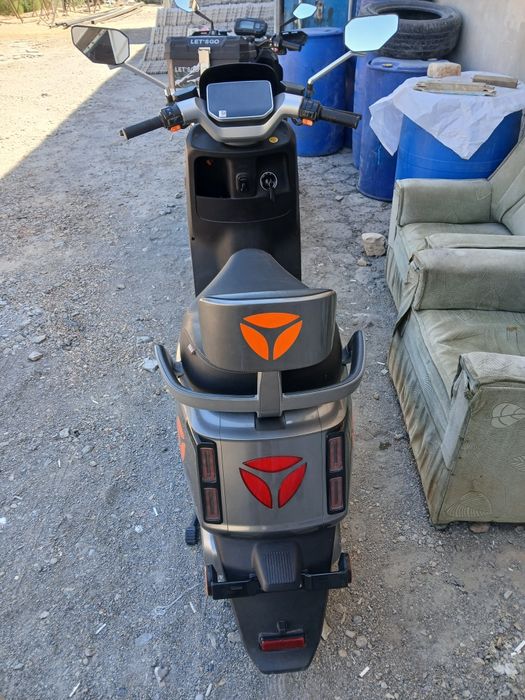 Skuter YADEA 2025 yil