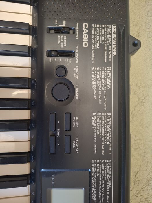 Продам синтезатор