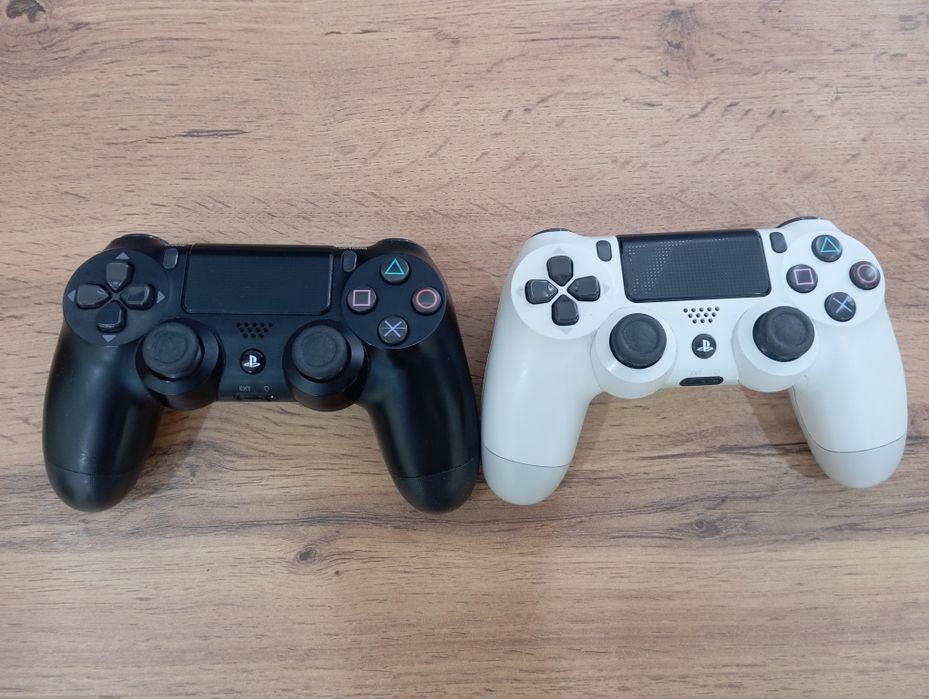 Продам PS 4 Slim Срочно
