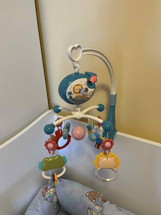 Музикална въртележка за легло и кошара с прожектор