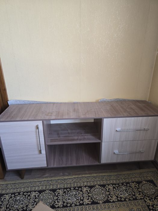 Тумбо под телевизор