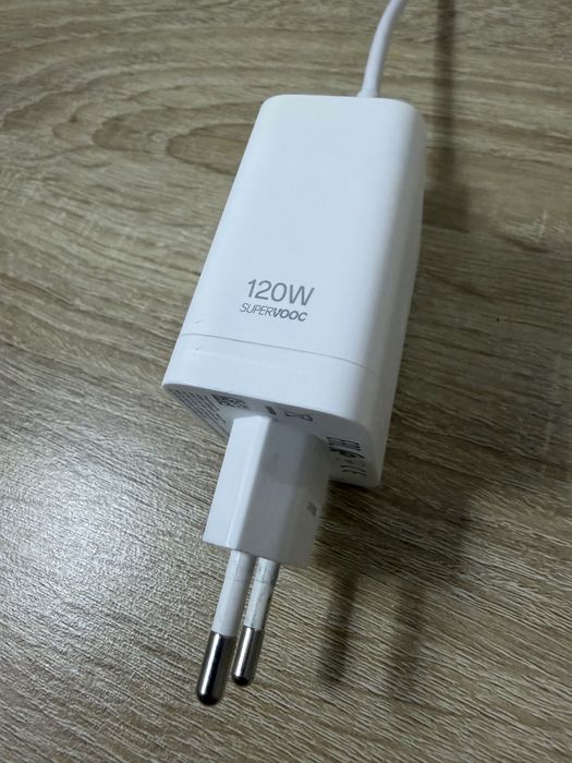 Vand Telefon Realme GT 7 Pro 12GB RAM 256GB stocare in stare perfecta