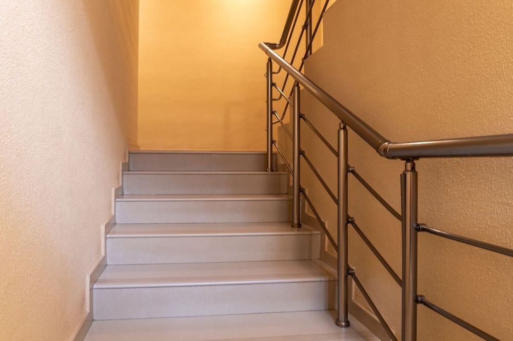 Дава се под наем Тристаен апартамент в Поморие - 100 кв.м за 612 € - Снимка #1