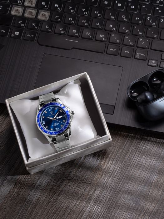 Часы наручные кварцевые