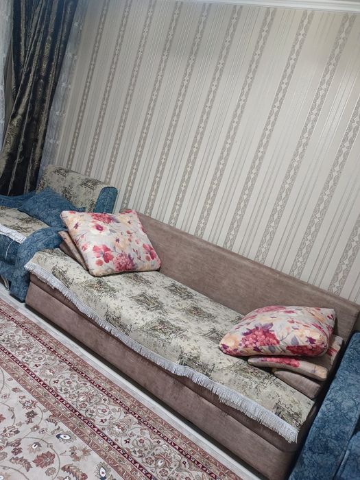 Продам стол.диван с креслами.шкаф.