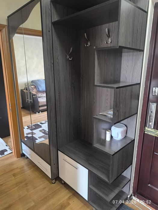 Продается прихожая шкаф