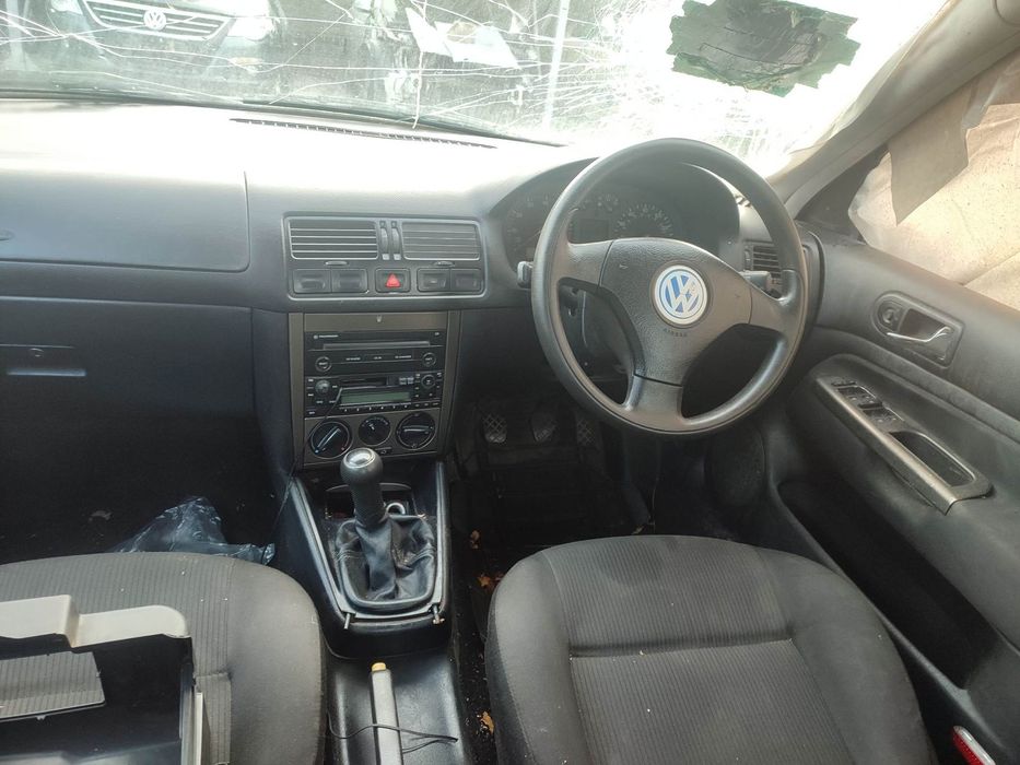 Dezmembram Volkswagen Bora Usa fata -spate dreapta /Usa fata-spate stanga