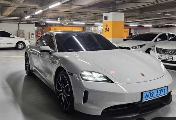Porsche Taycan 4S