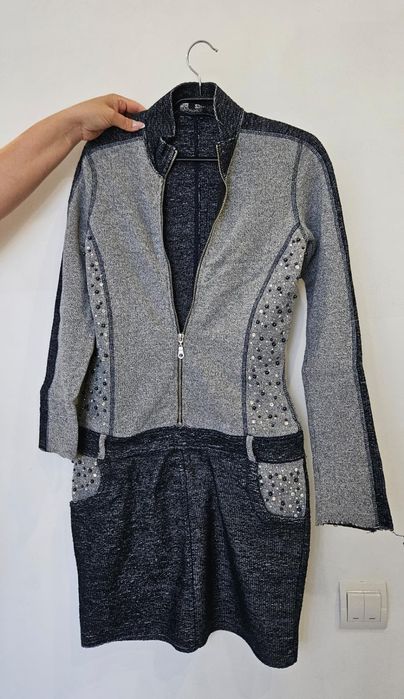 Продам 2 платья 42-46 размеры