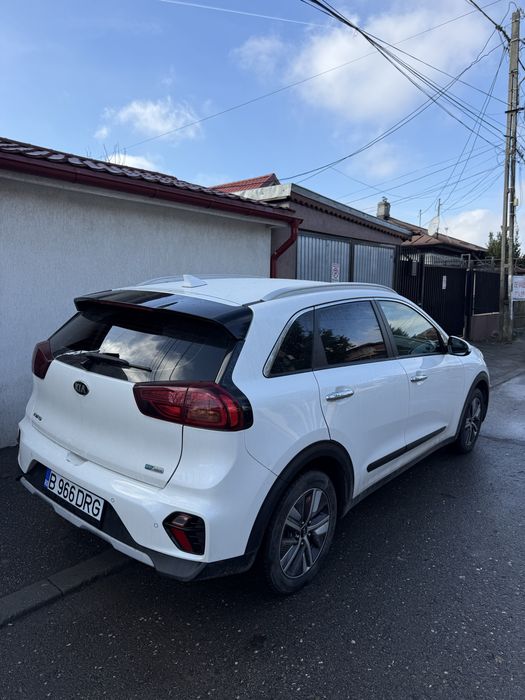 Inchiriez masini hybrid BOLT UBER