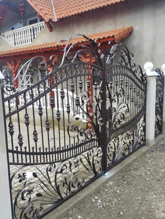 Porți și garduri din fier forjat