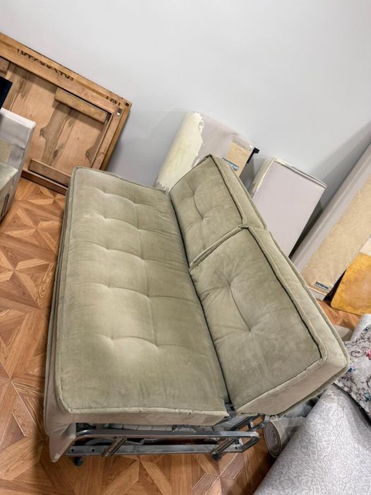 Диван сатылады.