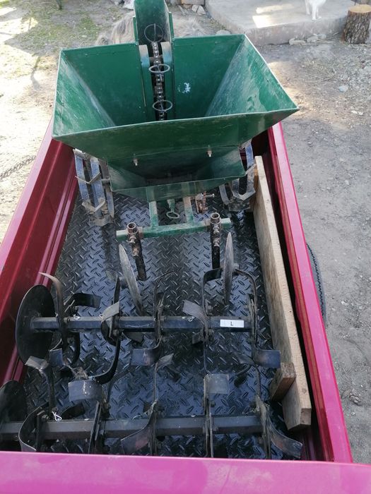 Vând motocultor 15cp cu freze și mașina de pus cartofi