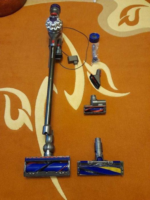 De vanzare aspirator Dyson V 8 Absolute  editie 2024 cu perie laser