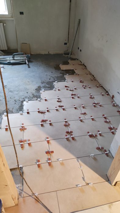 Amenajări interioare ,gresie ,fainata