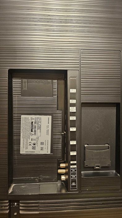 Телевизор Samsung QE55Q67R - 55-инча 4K Ultra HD QLED