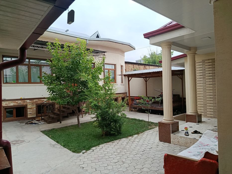 Uy hovli sotiladi