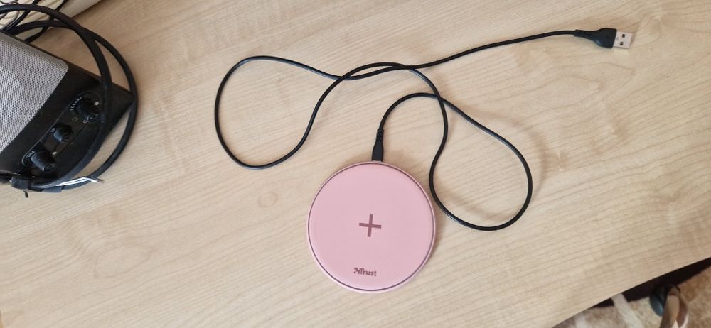 Бежично Зарядно с Кабел