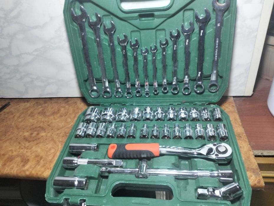 Набор головок и тиски ссср