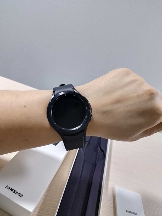 Смарт-часы Samsung Galaxy Watch 4 Classic
