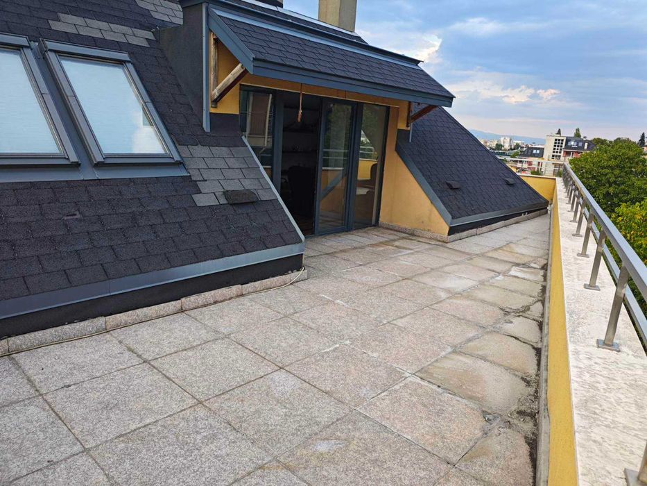 Луксозен тристаен апартамент с 2 гаража и паркомясто в кв. Бояна