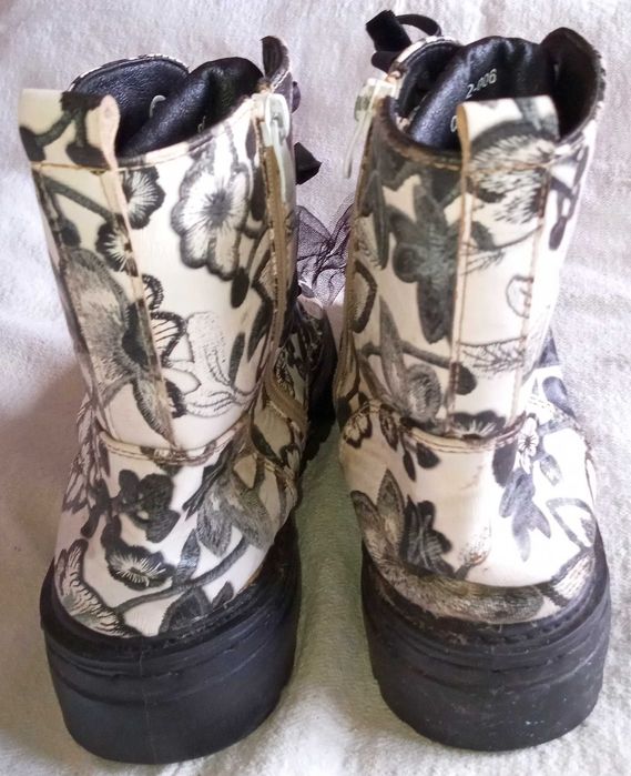 Дамски боти с флорален принт. Размер 39