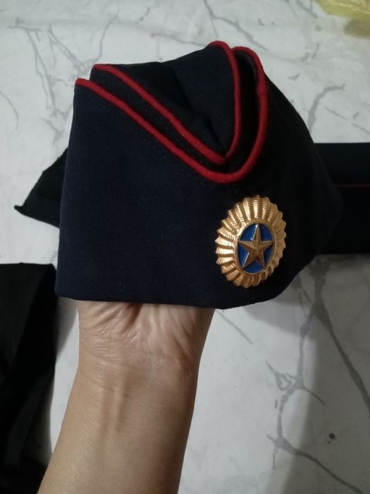 Фурашка,пилотка,галстук,какарда.Бушлат зимний,Куртка,Шинель,Плащь