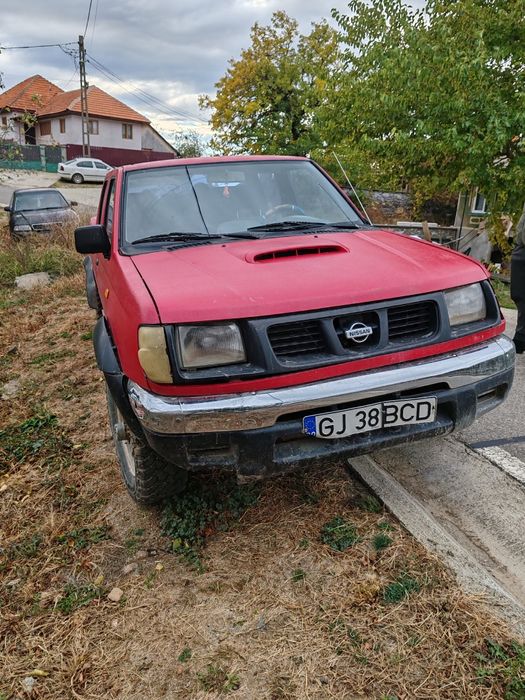 Vând jeep Navara 2002