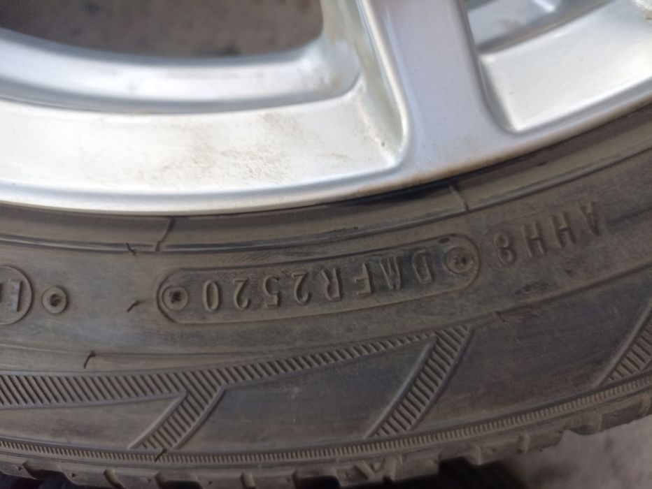 Vând jante aliaj cu cauciucuri iarna Toyota