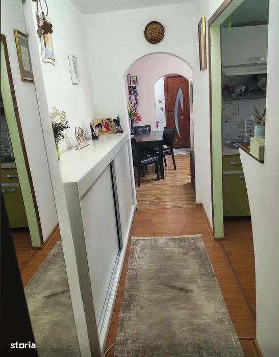 De vanzare apartament cu 2 camere, spatios, cu balcon, zona scolii nr1