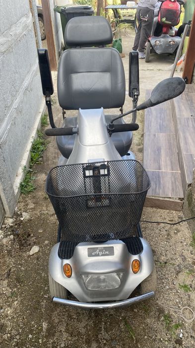 Количка за инвалиди на ток